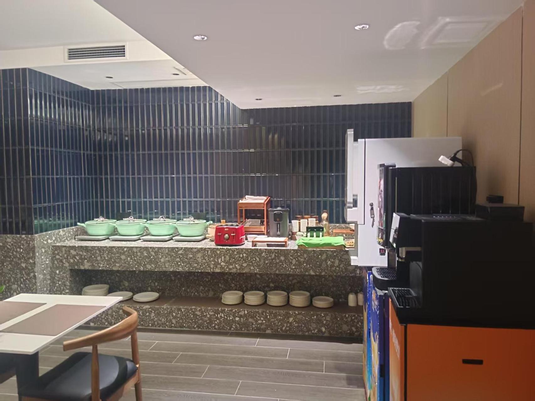 Paco Hotel Tianhe Coach Terminal Metro Satation Guangzhou-Free Shuttle Bus For Canton Fair エクステリア 写真